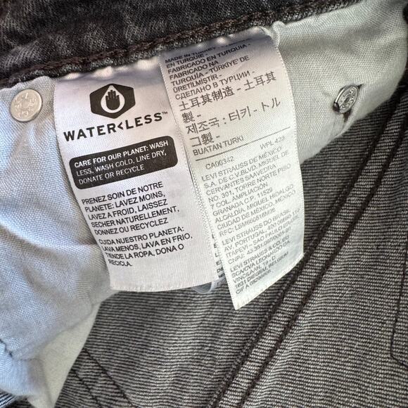 Levi Black Cutoff Jean Shorts - Size 28 - Picture 8 of 9